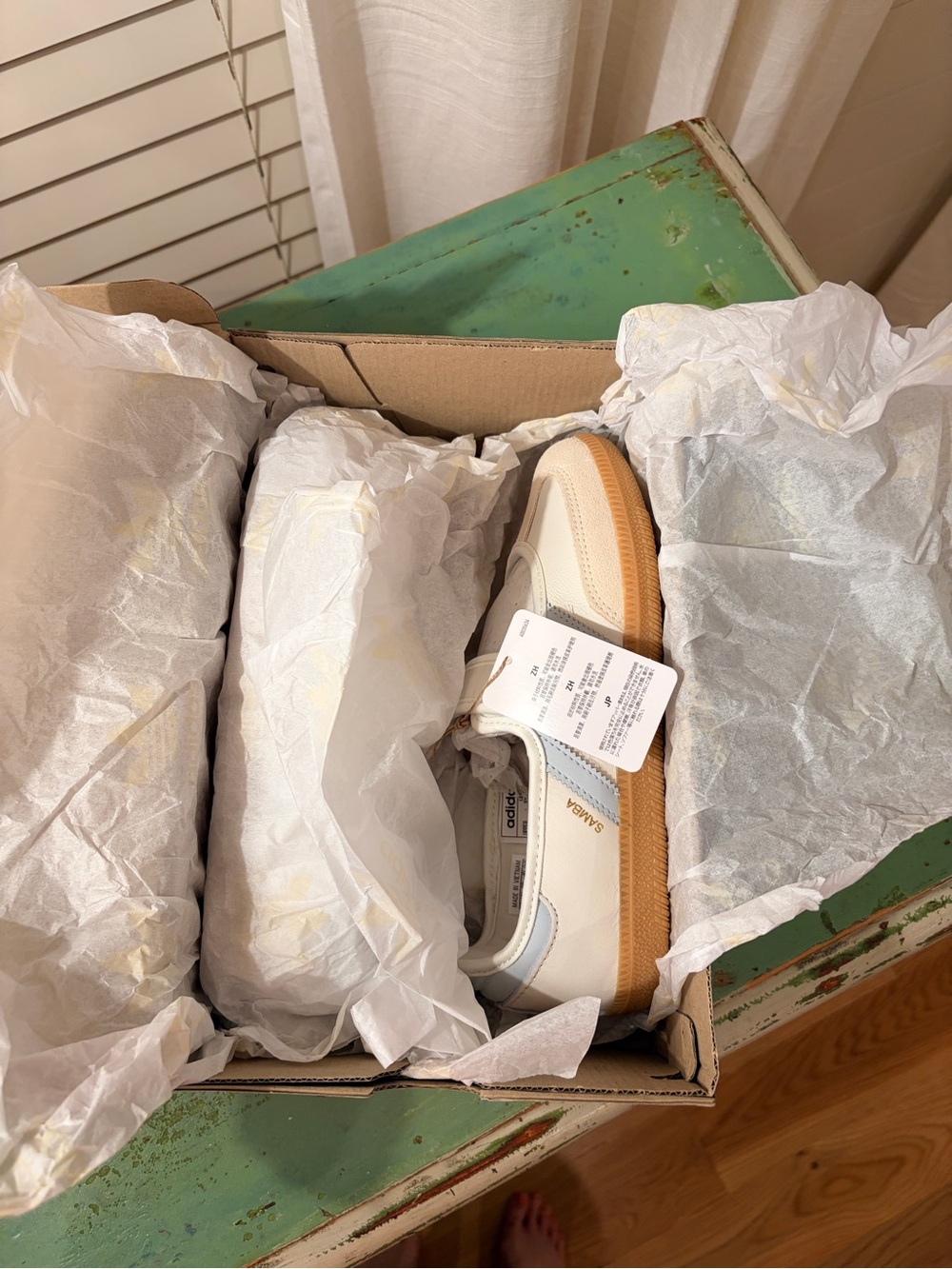 NWT ADIDAS SAMBA JANES CLOUD WHITE/HALO BLUE GUM SIZE 6 WITH THE ORIGINAL BOX - Picture 2 of 9